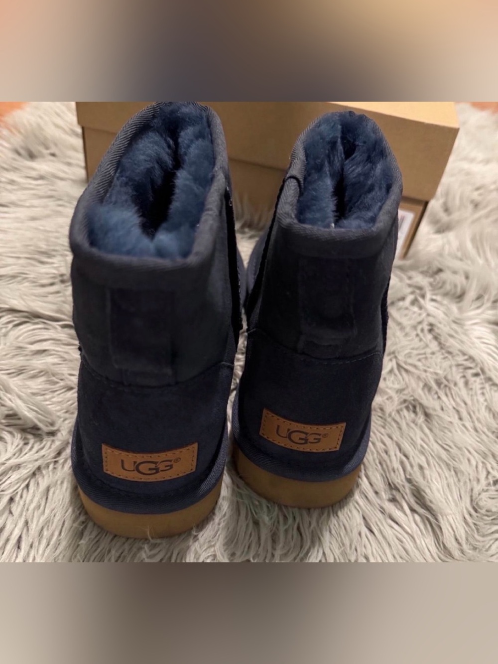 UGG - Picture 2 of 3